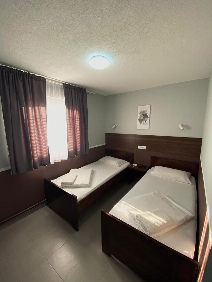 Hotel Djerdan Kraljevo Exteriör bild