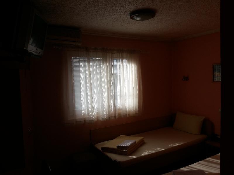 Hotel Djerdan Kraljevo Exteriör bild