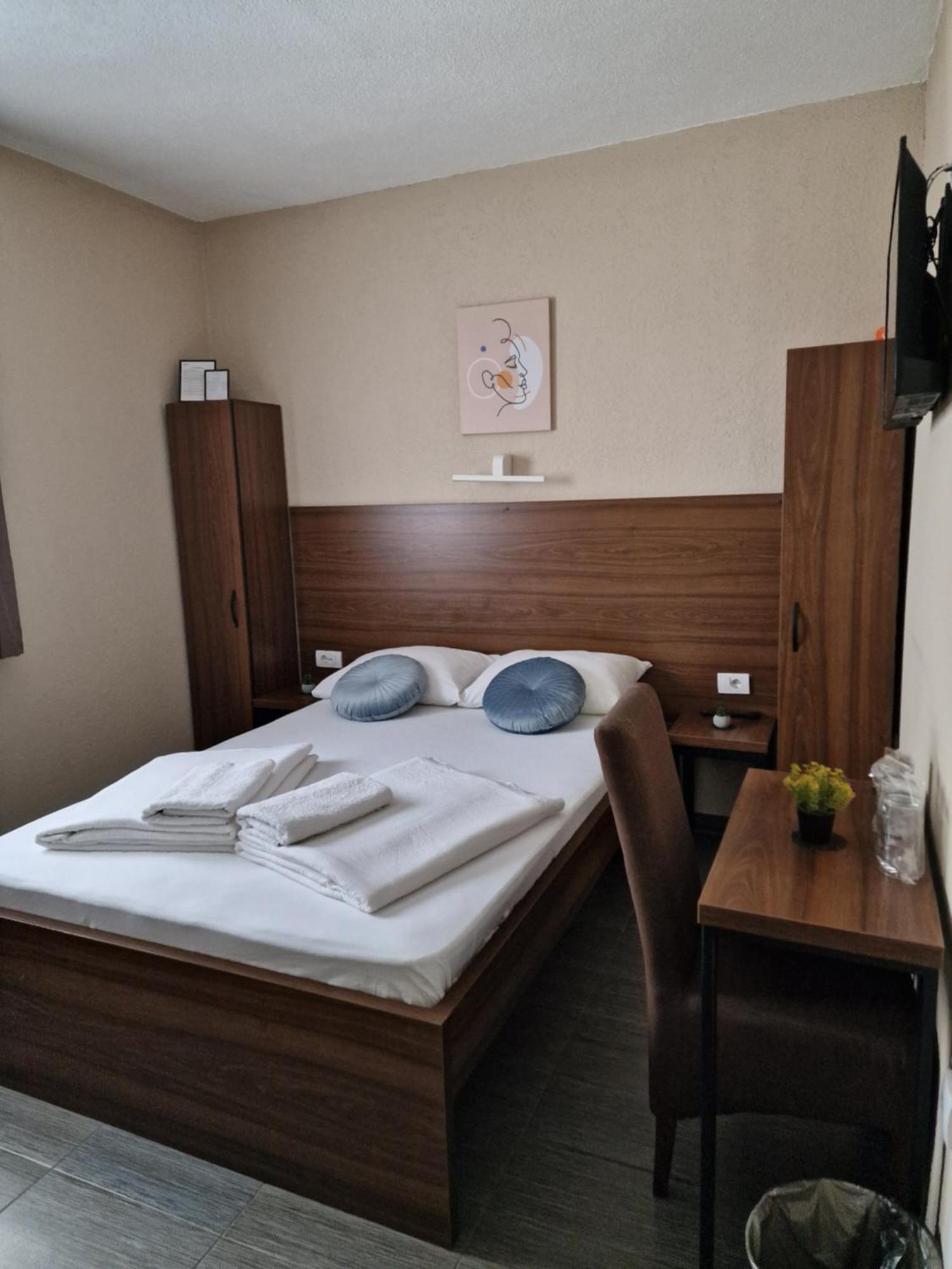 Hotel Djerdan Kraljevo Exteriör bild
