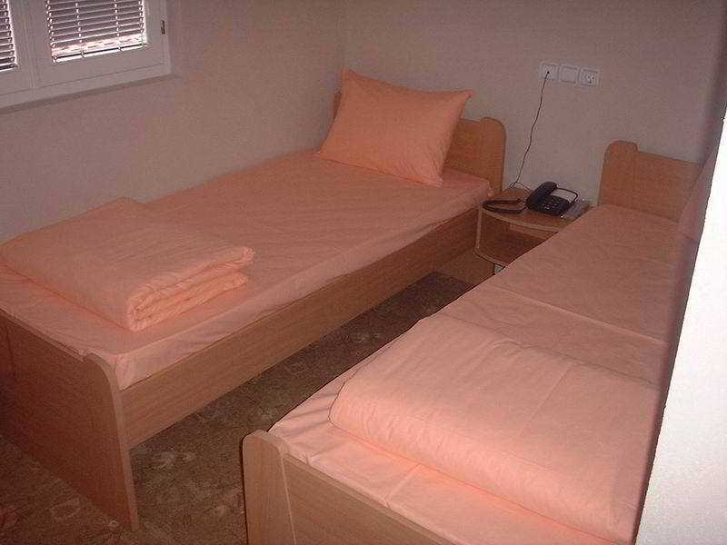 Hotel Djerdan Kraljevo Exteriör bild