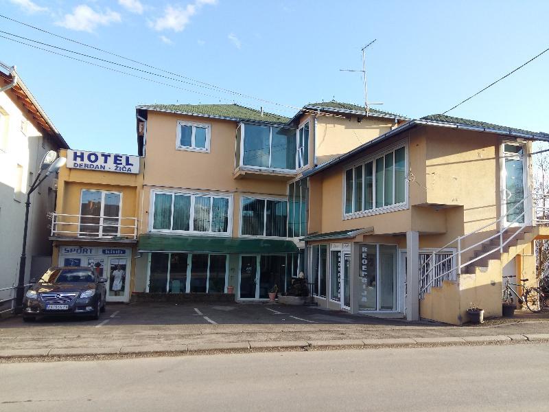 Hotel Djerdan Kraljevo Exteriör bild